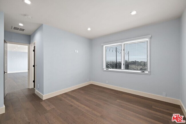 Building Photo - 1256 Stradella Rd