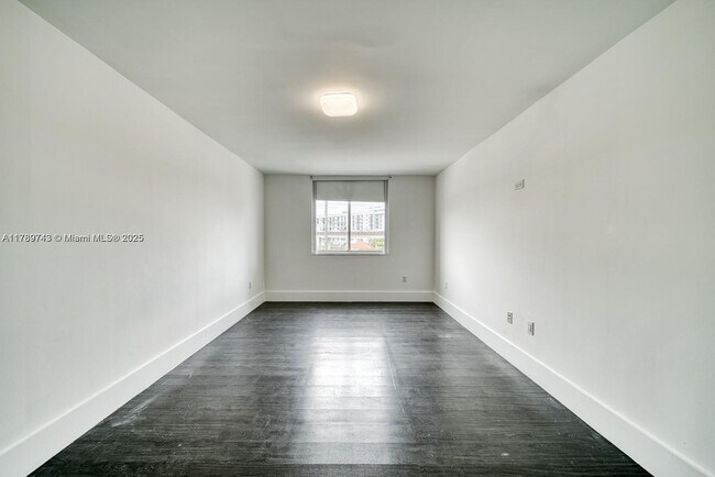 Building Photo - 1010 NW 11th St
