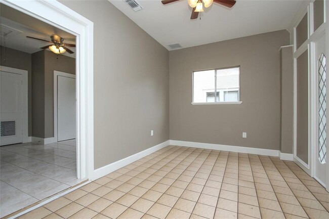 Building Photo - 1127 Walling St