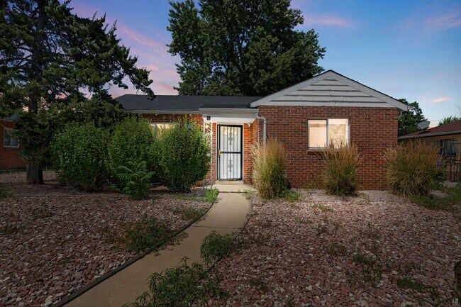 Building Photo - 3021 Olive St