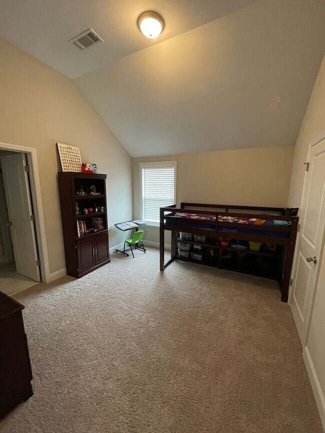 Building Photo - 819 Lost Grv Trl