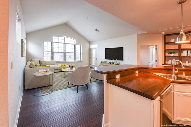 Building Photo - 4120 S Lake Dr