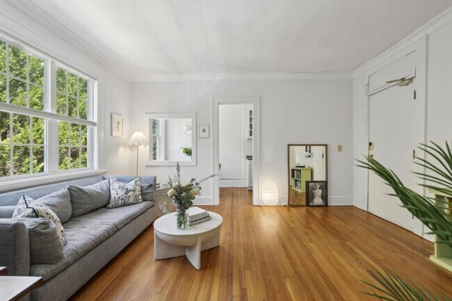 Building Photo - 70 Sheridan Dr NE