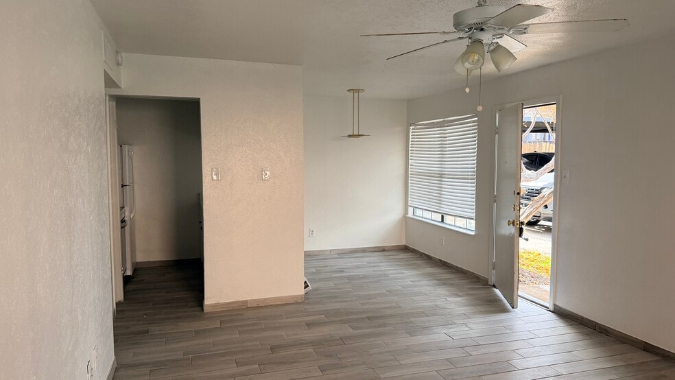 Building Photo - 8057 Meadow Rd