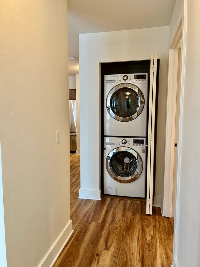 Building Photo - Stunning, Luxe Condo in Ballard! Two Beds ...