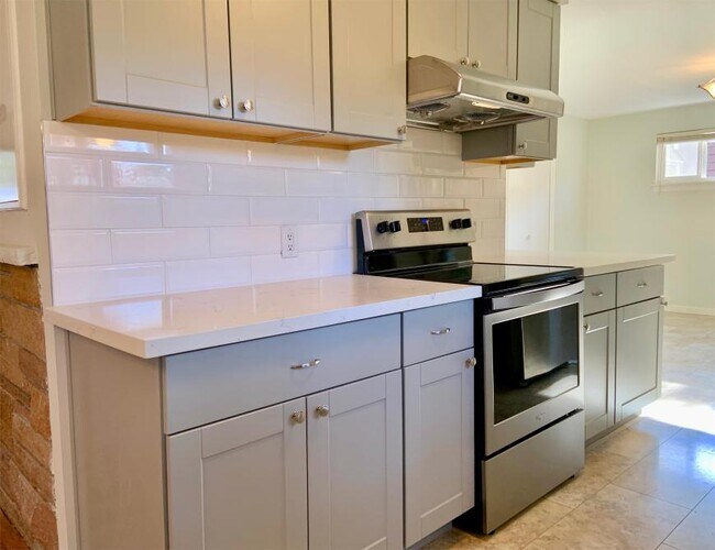 Building Photo - 3 bedroom in Bellevue WA 98006