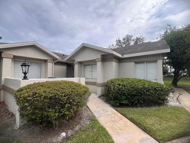 Building Photo - 535 Azinger Cir