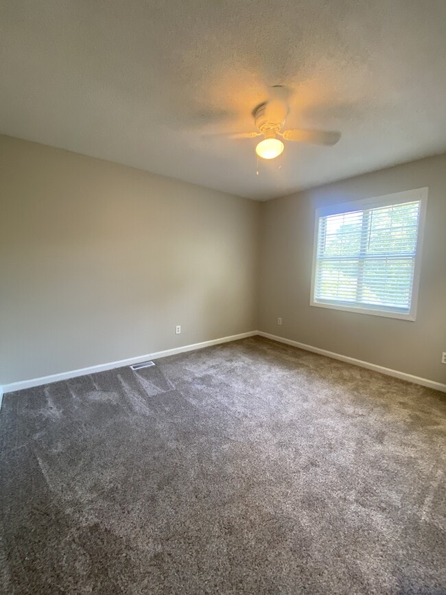 Building Photo - 145 Viking Dr