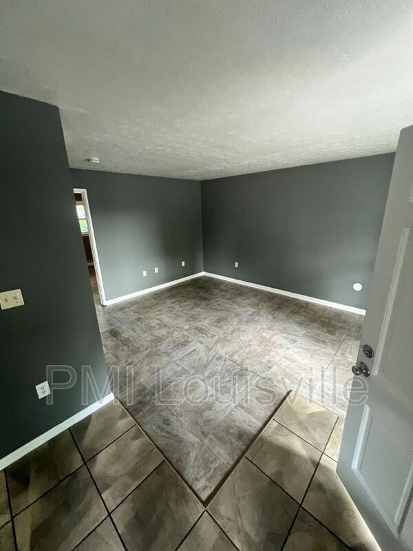 Building Photo - 4501 S 6th St