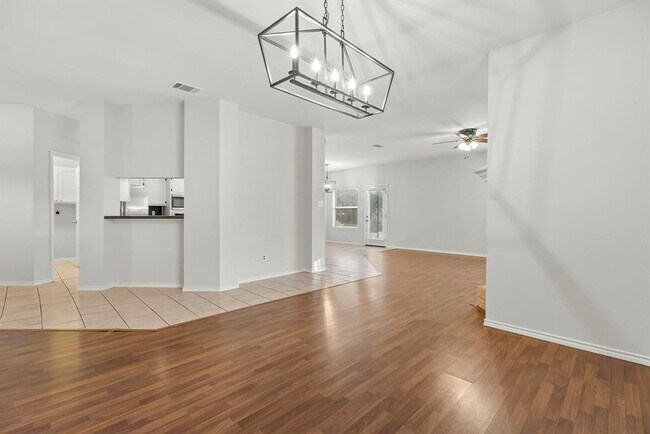 Building Photo - 704 Ridgmar Rd