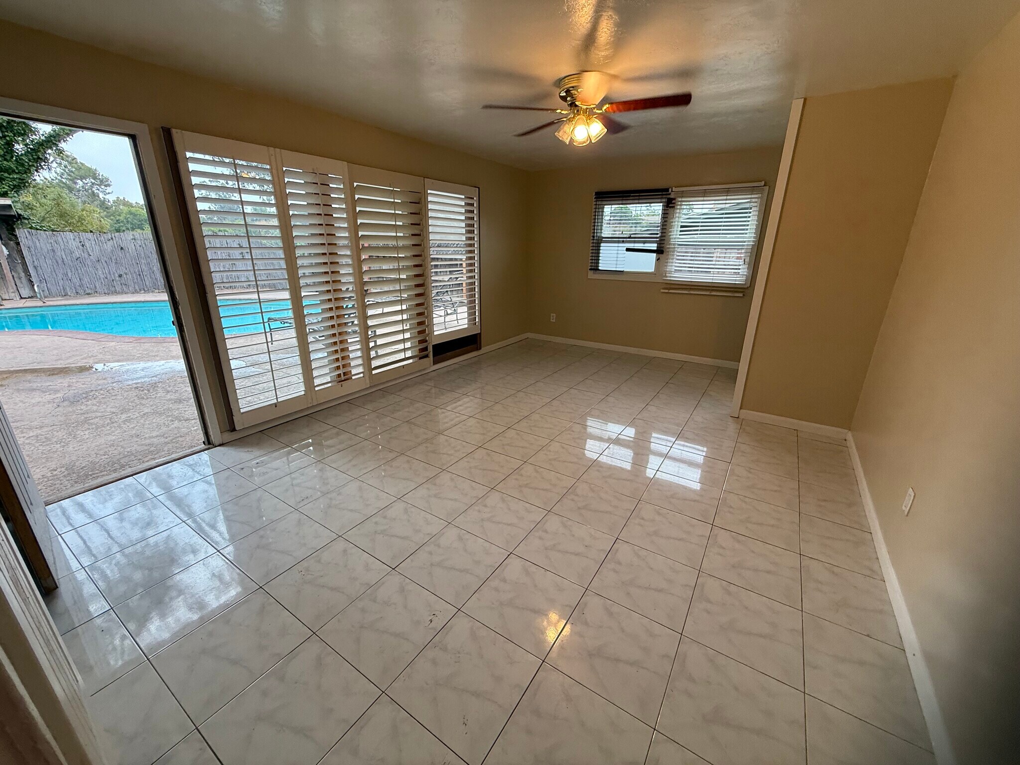 Building Photo - 4951 Campanile Dr