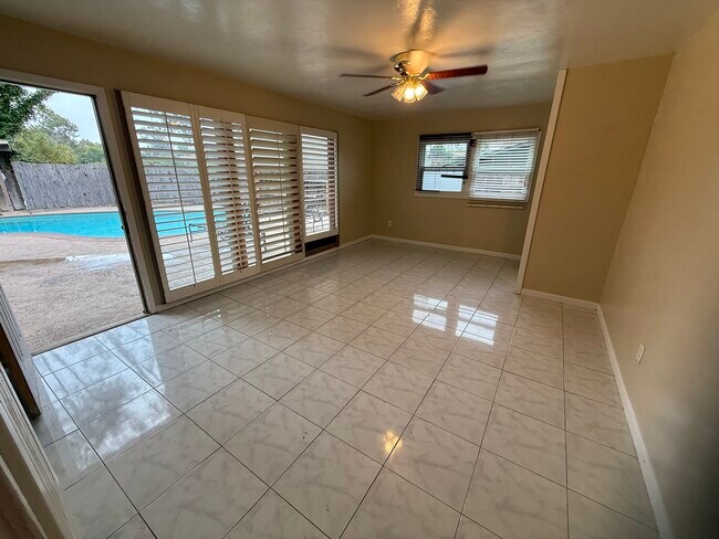 Building Photo - 4951 Campanile Dr