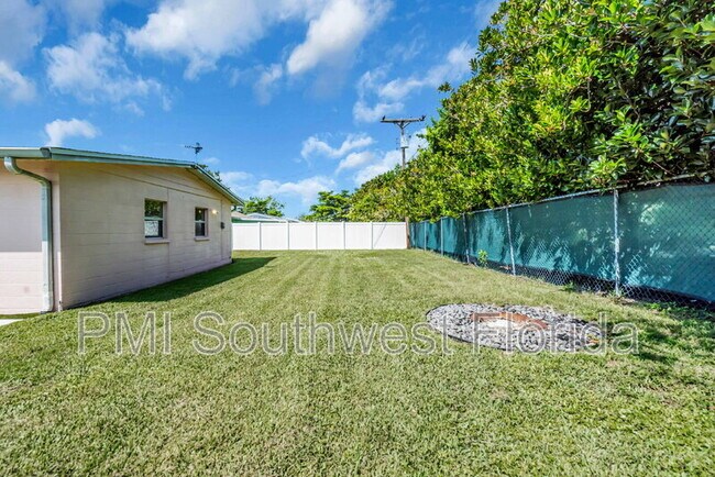 Building Photo - 3111 Bayshore Gardens Pkwy