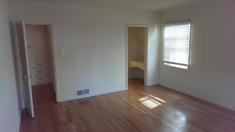 Primary Bedroom - 1226 S Longwood Ave