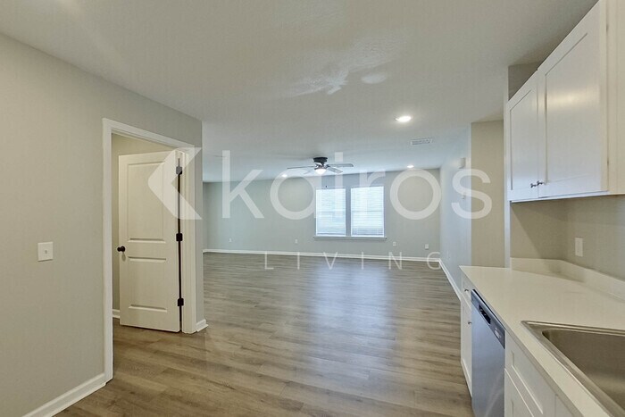 Building Photo - 156 Cottage Grove Rd