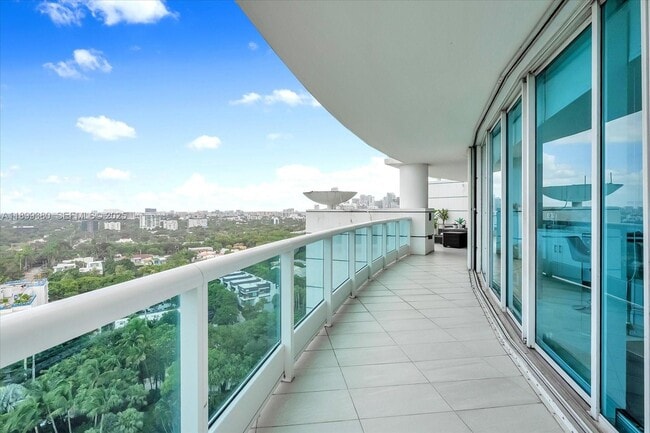 Building Photo - 2127 Brickell Ave