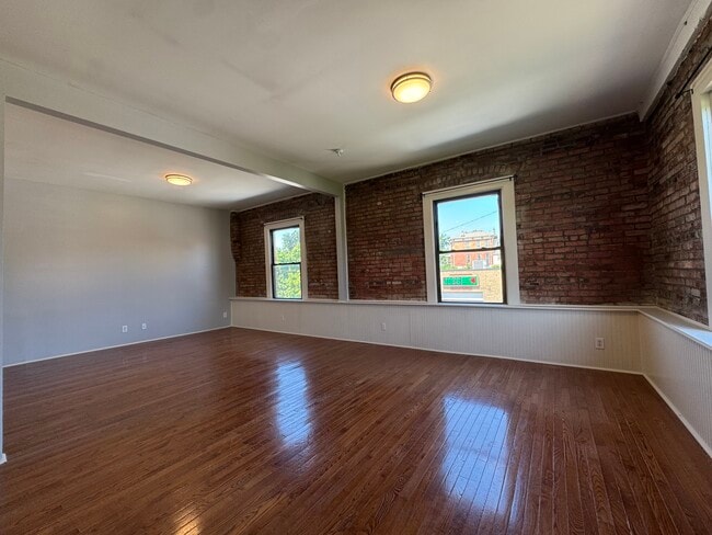 Building Photo - 503 N 6th St