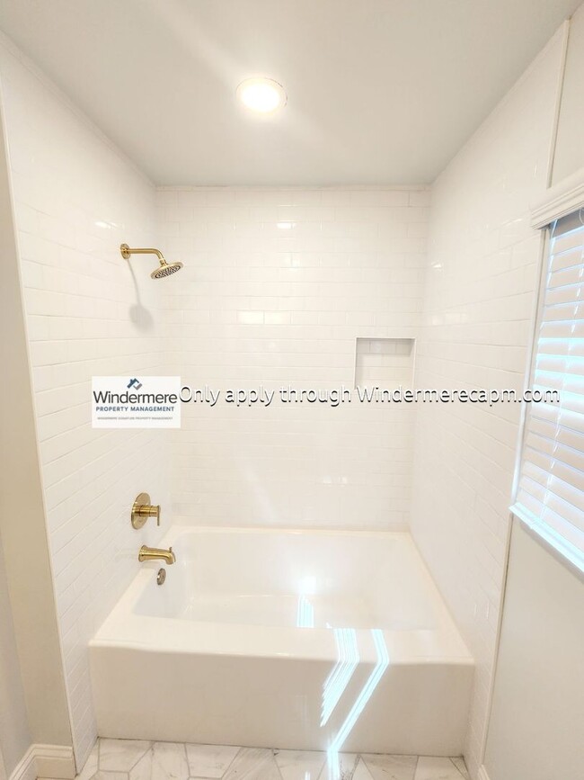 Building Photo - Fully Renovated Home in Arden Park! Availa...