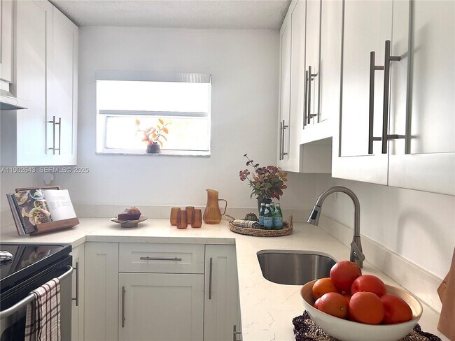 Building Photo - 2496 SW 17th Ave