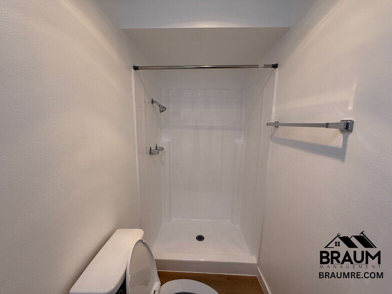 Building Photo - 5461 Kester Ave