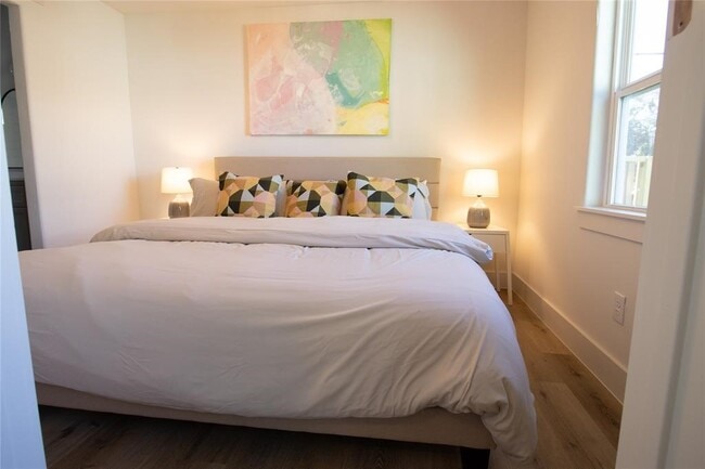 Building Photo - 3812 Fulton St