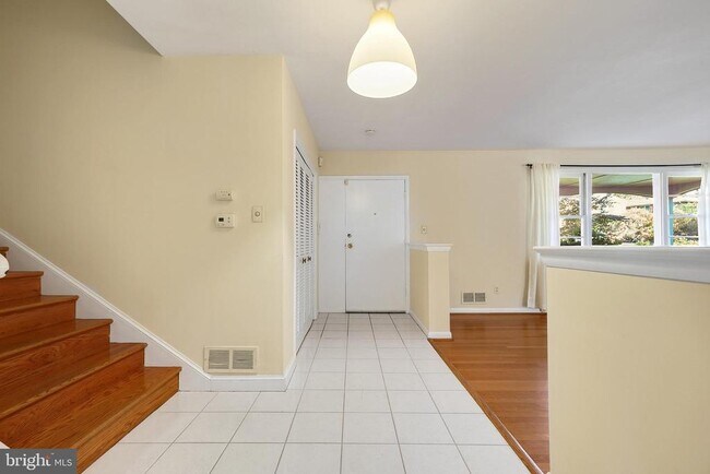 Building Photo - 6220 Robinwood Rd