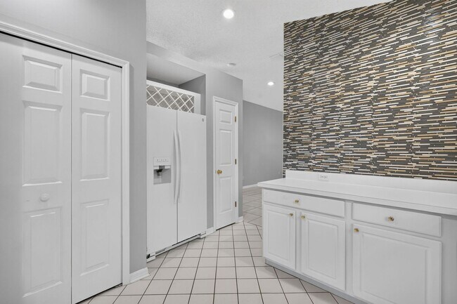Building Photo - 3025 Andover Ct