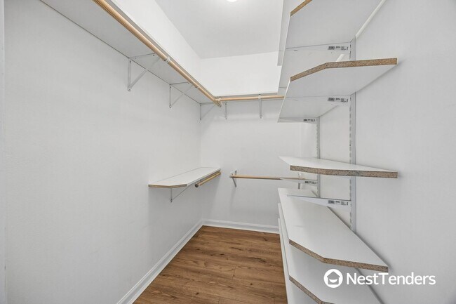 Building Photo - The Perfect One Bedroom Ground Floor Unit