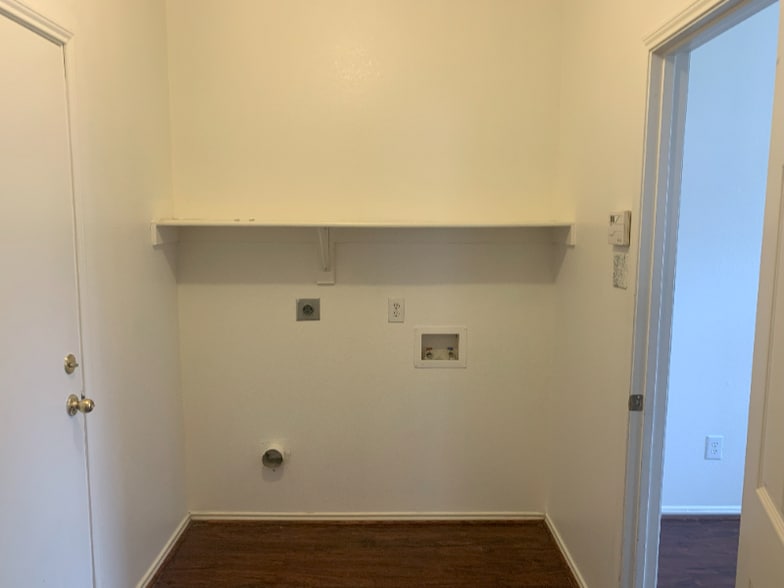 Building Photo - 3204 Paradise Valley Dr