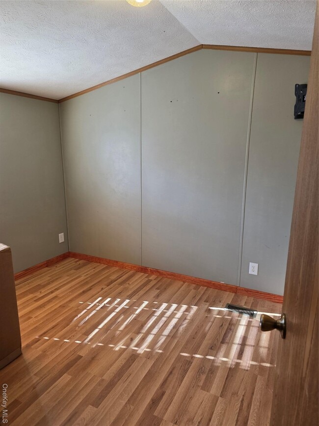 Building Photo - 8 Greenrose Dr