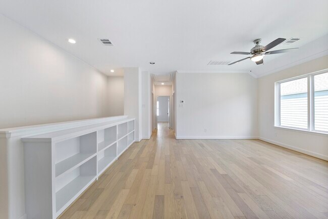 Building Photo - 946 Judiway St