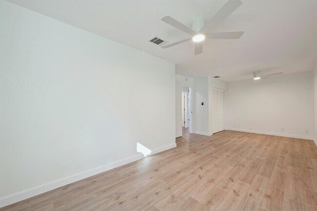 Building Photo - 4611 Goliad Ln