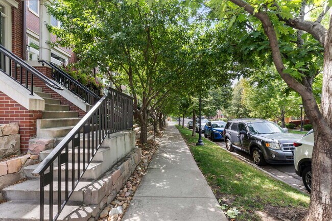 Building Photo - $3,350.00 - 2 Bedroom, 2.5 Bathroom Condo ...