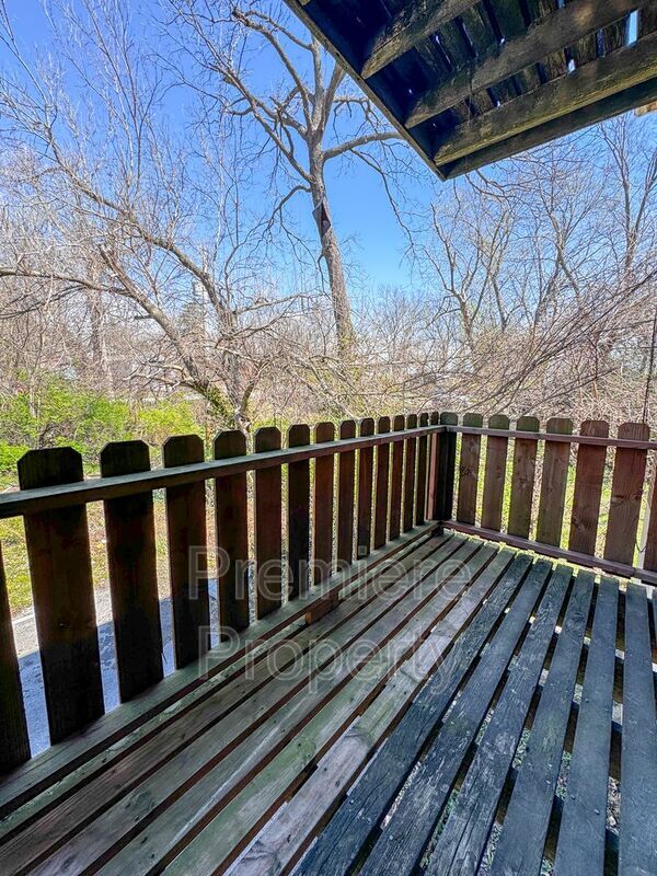 Building Photo - 908 E T C Lea Rd