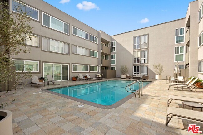 Building Photo - 1025 Kings Rd