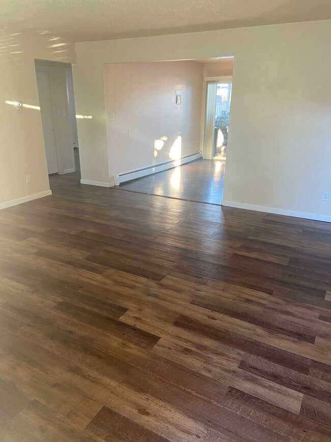 Building Photo - 1604 N Empire Ave