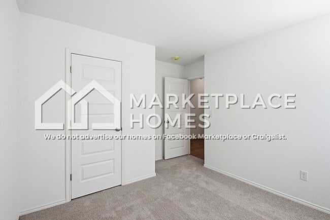 Building Photo - 800 NE 102nd Ter