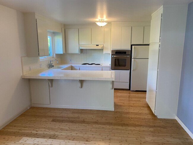 Building Photo - Beautiful Pacific Grove Home