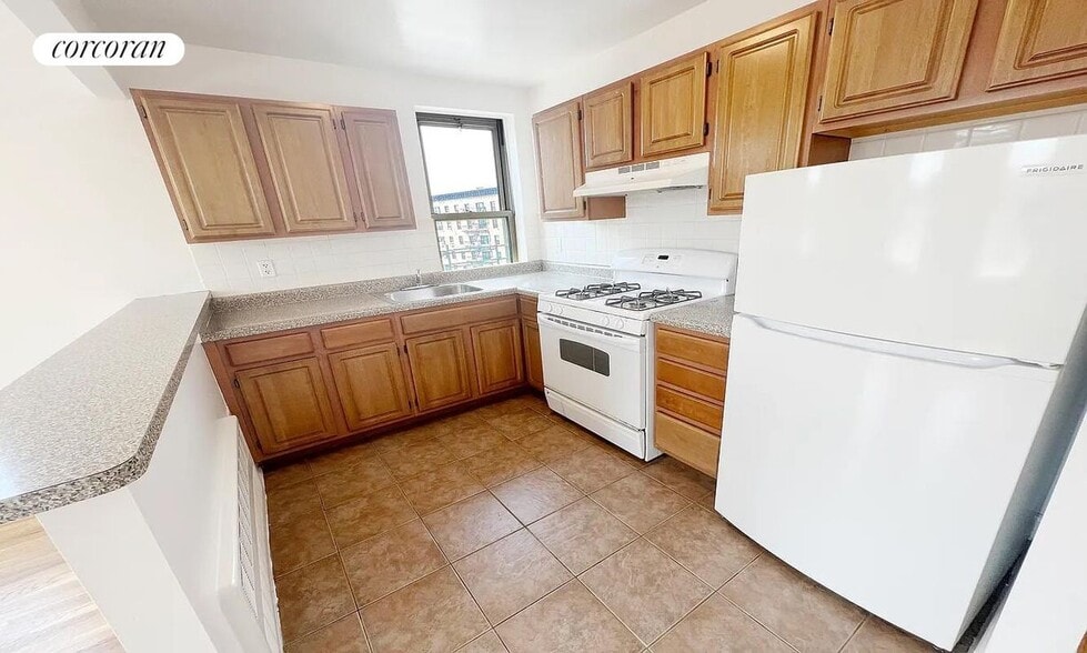 Building Photo - 824 St Nicholas Ave