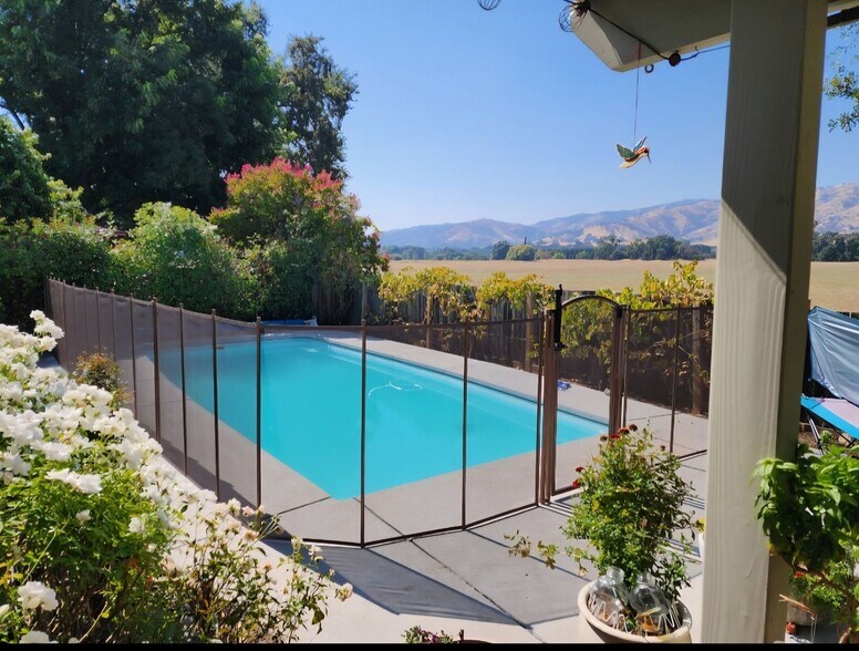 Building Photo - 848 Granada Ln