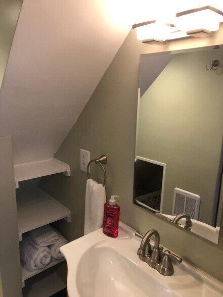 Bathroom with storage. additional heating. - 5804 Searl Ter