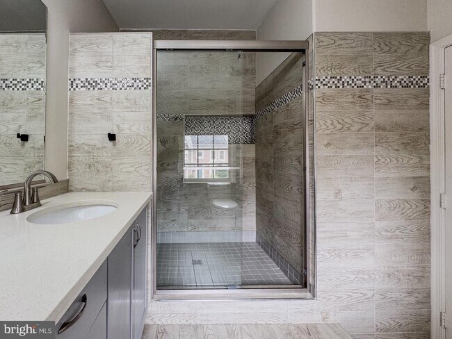 Building Photo - 3906 Valley Ridge Dr