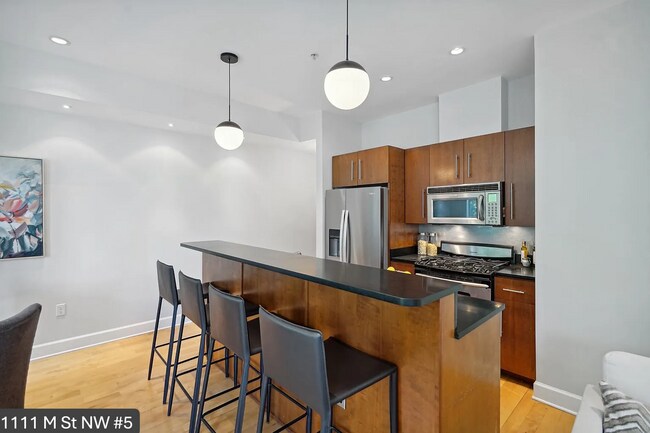 Building Photo - Charming 2 BR/2 BA Condo in Logan Circle!