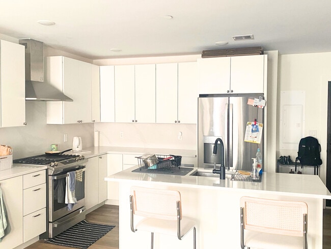 Building Photo - 173 Magnolia St