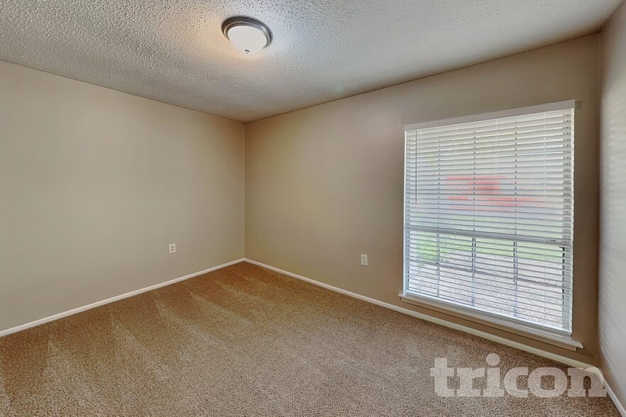Building Photo - 5815 Brambletree St