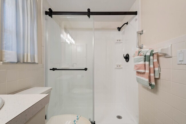 Building Photo - 7423 Dickens Dr