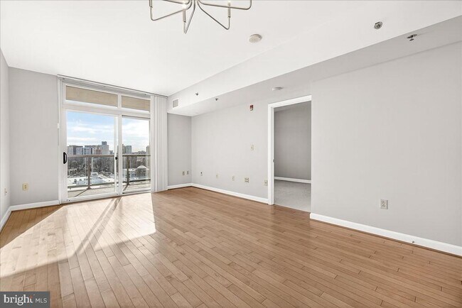 Building Photo - 5750 Bou Ave