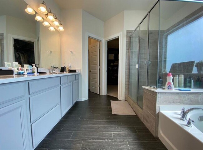 Building Photo - 13902 Ulivo Cove