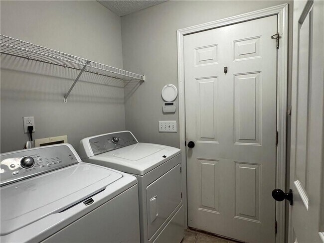 Building Photo - 3331 Serenade Ct
