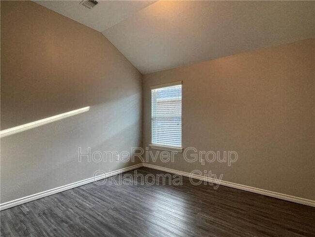 Building Photo - 1017 Merlin Dr